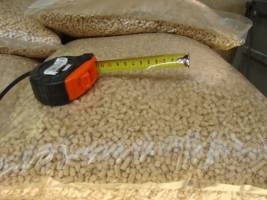 Древесные гранулы в фасовке